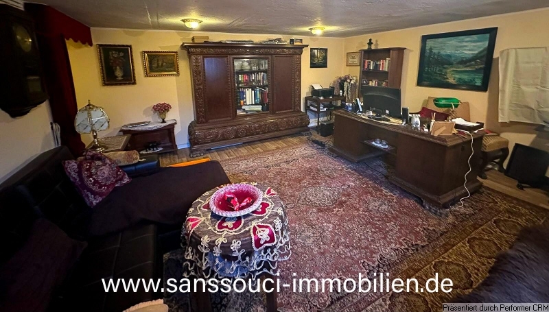 Büro und Gästezimmer im Kellergeschoss