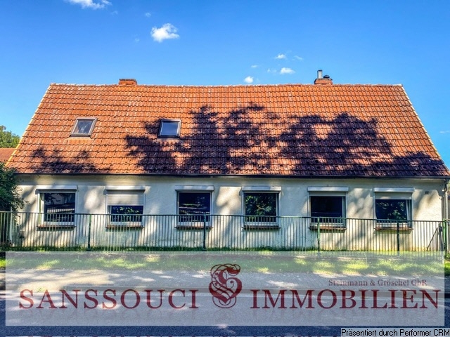 Straßenfront