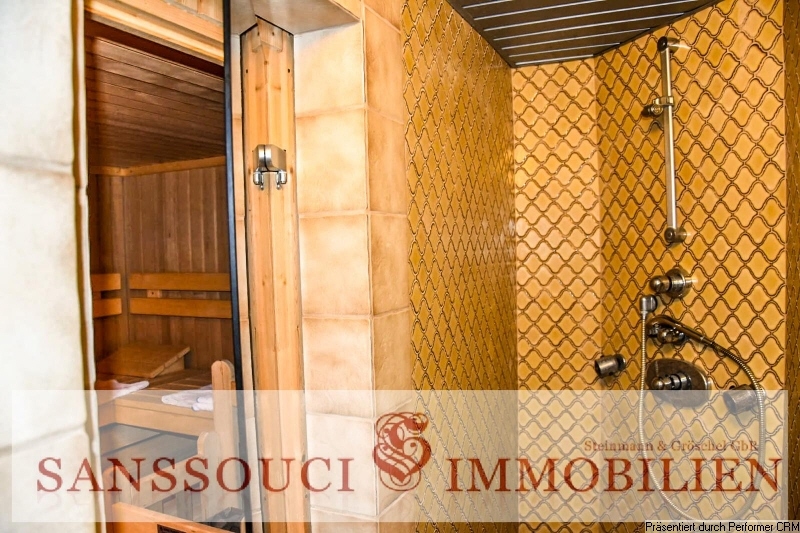 Sauna mit angrenzender Dusche