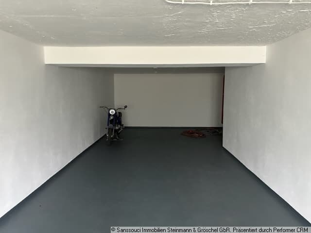 Garage im Souterrain
