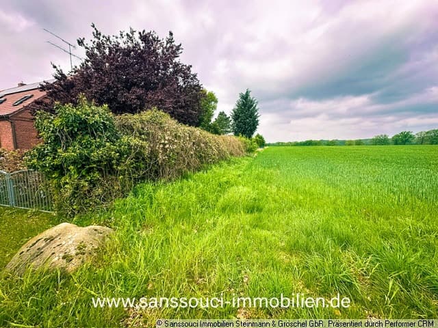 Grundstücksgrenze