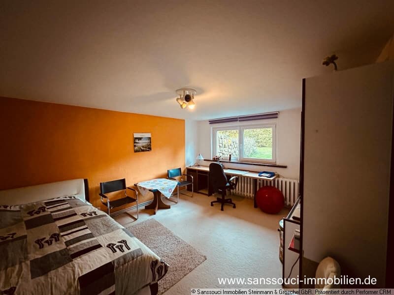 Schlafzimmer Gartengeschoss