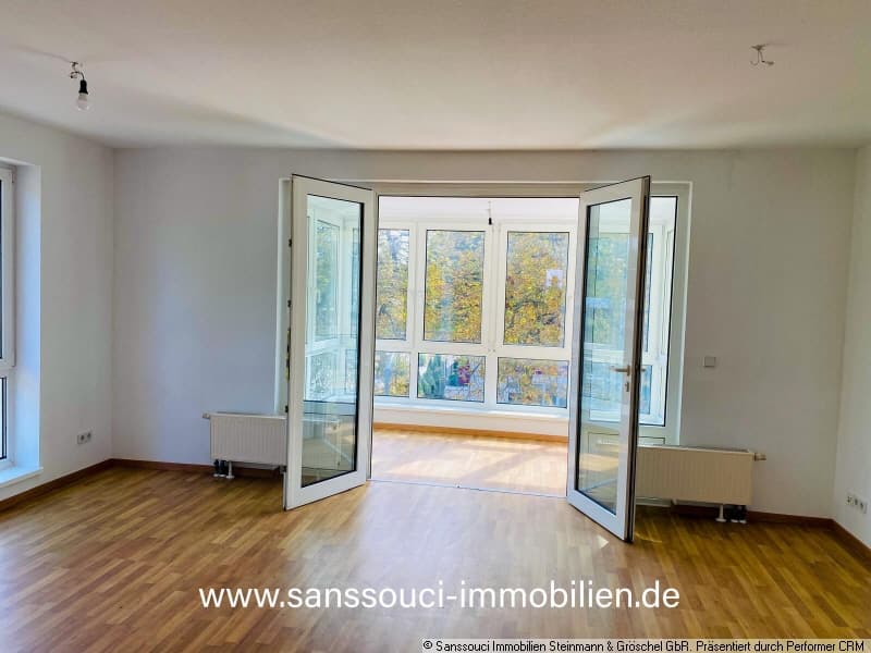 Wohnraum mit Loggia 2OG
