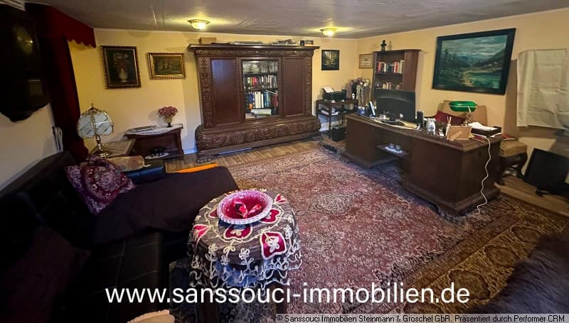 Büro und Gästezimmer im Kellergeschoss