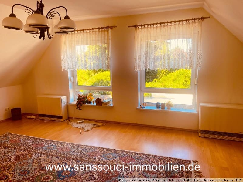 Wohnzimmer im Dachgeschoss