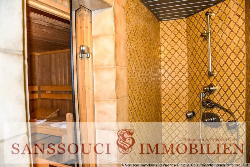 Sauna mit angrenzender Dusche