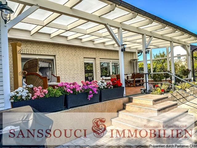 lichtdurchflutete Sonnenterrasse