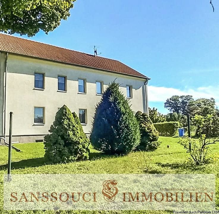großzügiger Gartenblick