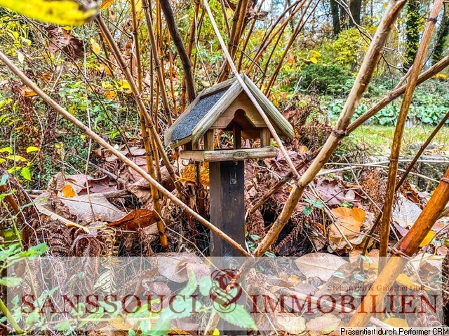 Vogelhäuschen im Vorgarten